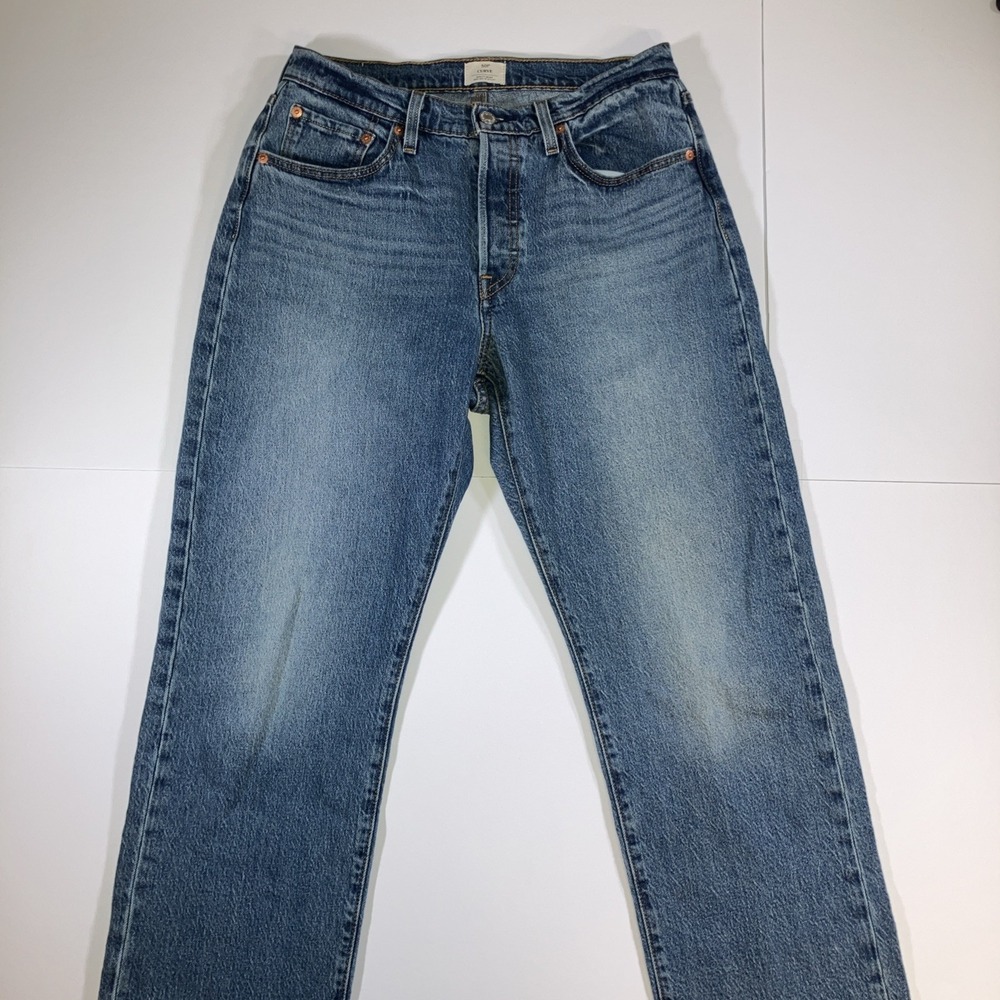 Levi's Women's Straight Leg Jeans in Medium Blue Wash - Picture 2 of 16